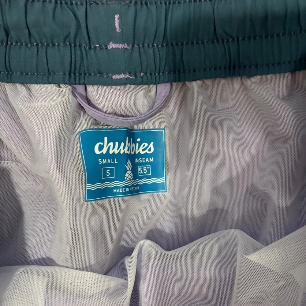 Chubbies Mens Purple Swim Trunks 4.5 Inch Inseam Mesh Lined Shorts Small